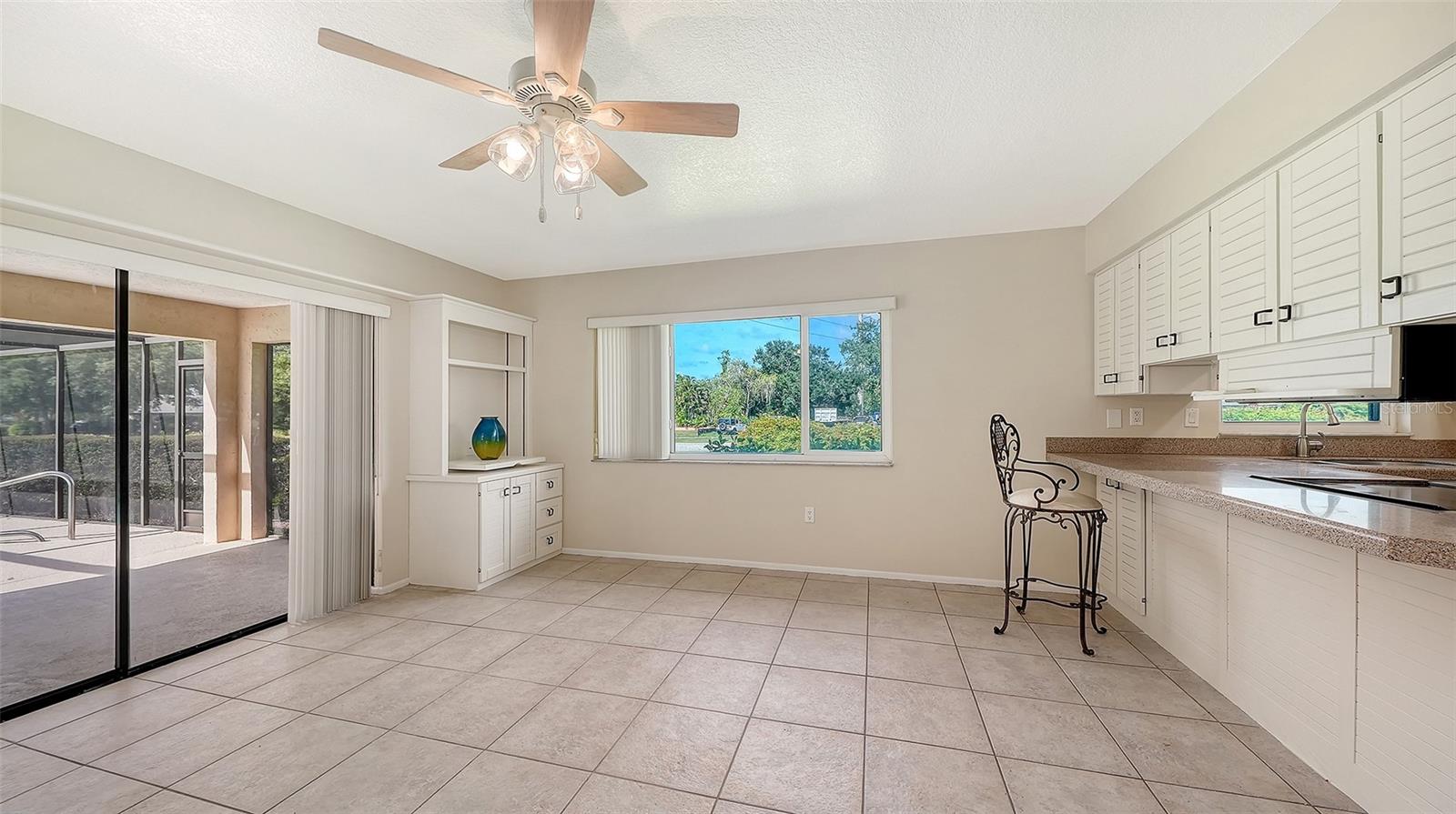 COUNTRY PLACE - Residential
