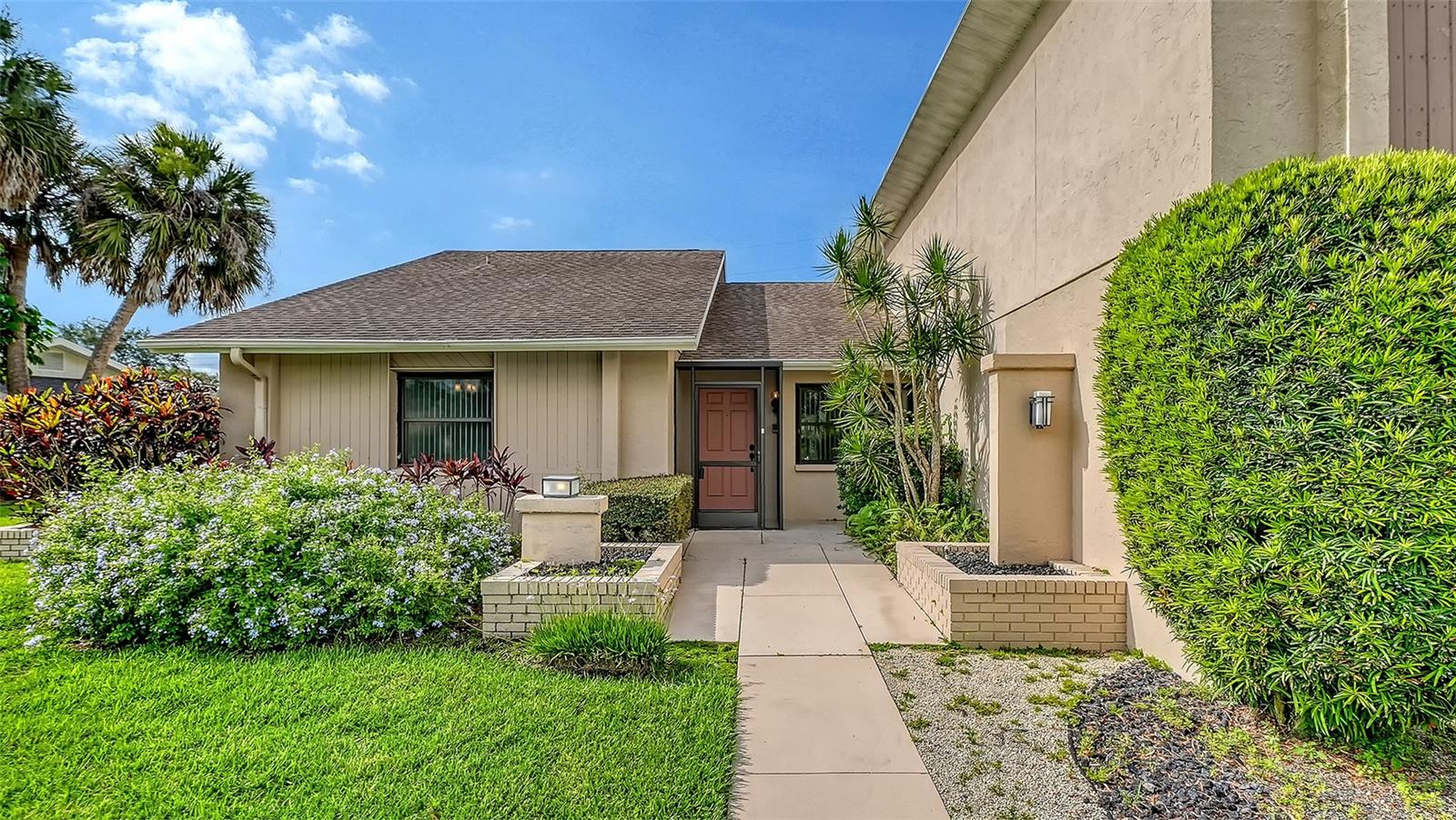 COUNTRY PLACE - Residential
