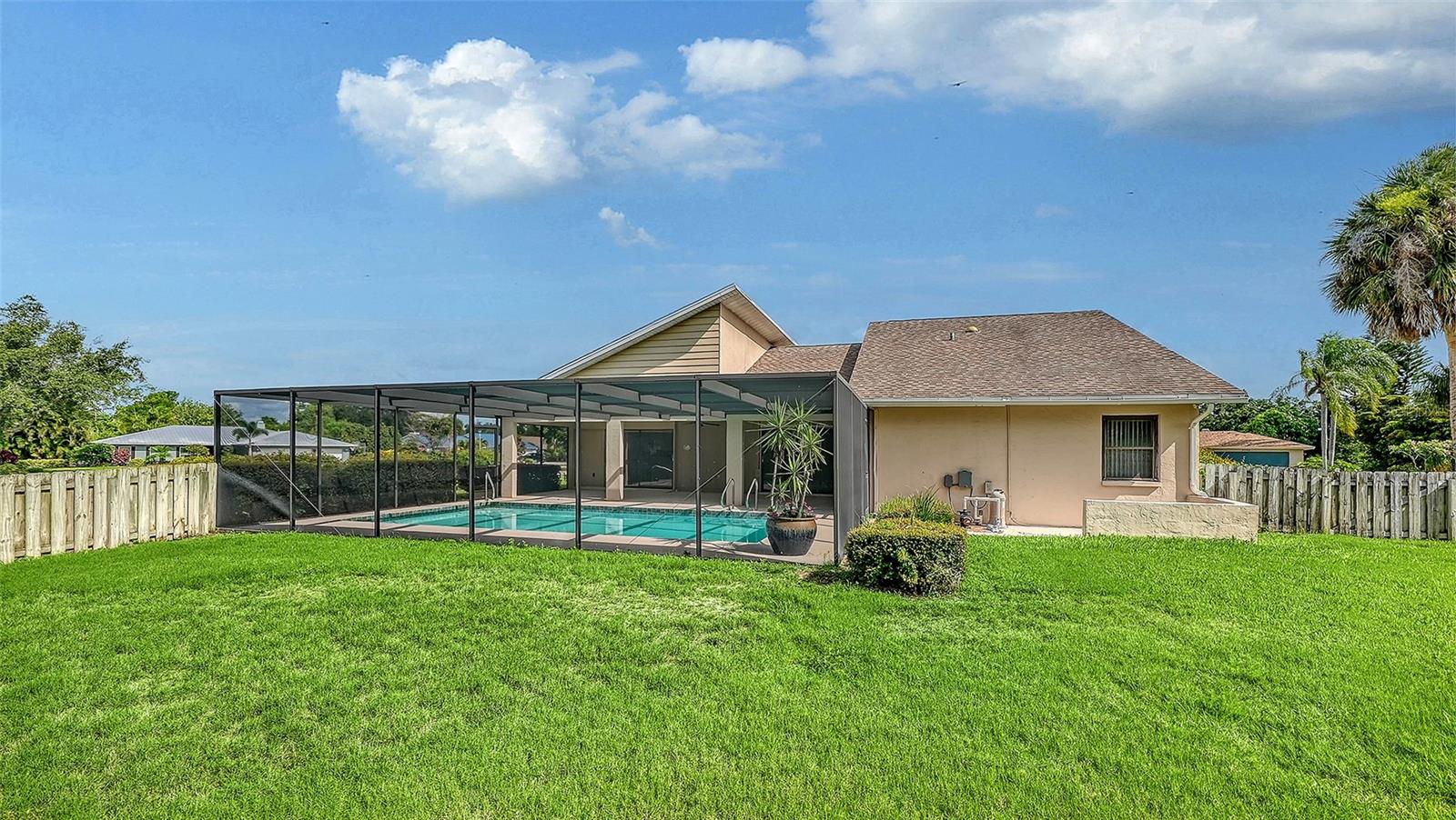 COUNTRY PLACE - Residential