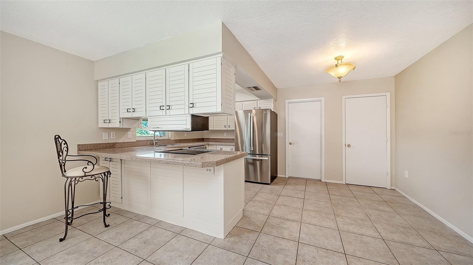 COUNTRY PLACE - Residential