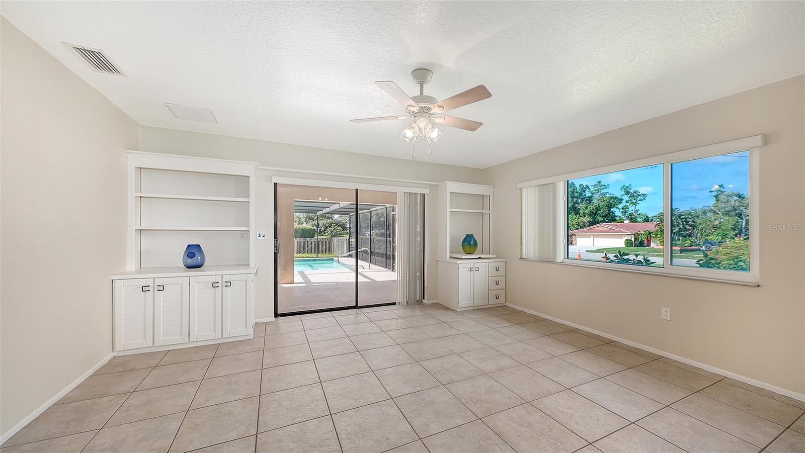 COUNTRY PLACE - Residential