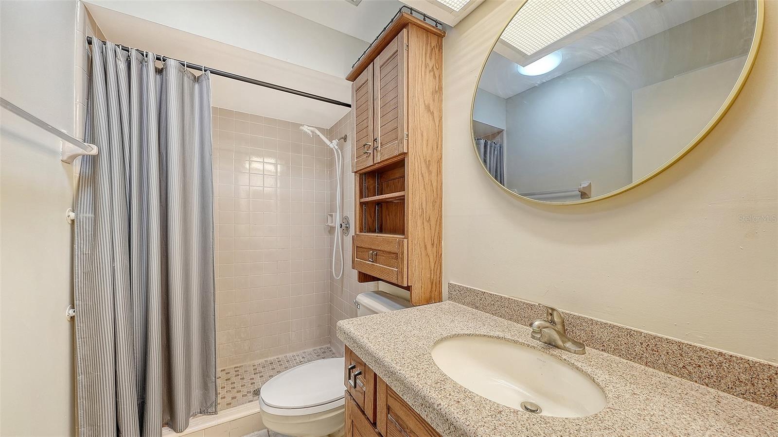COUNTRY PLACE - Residential