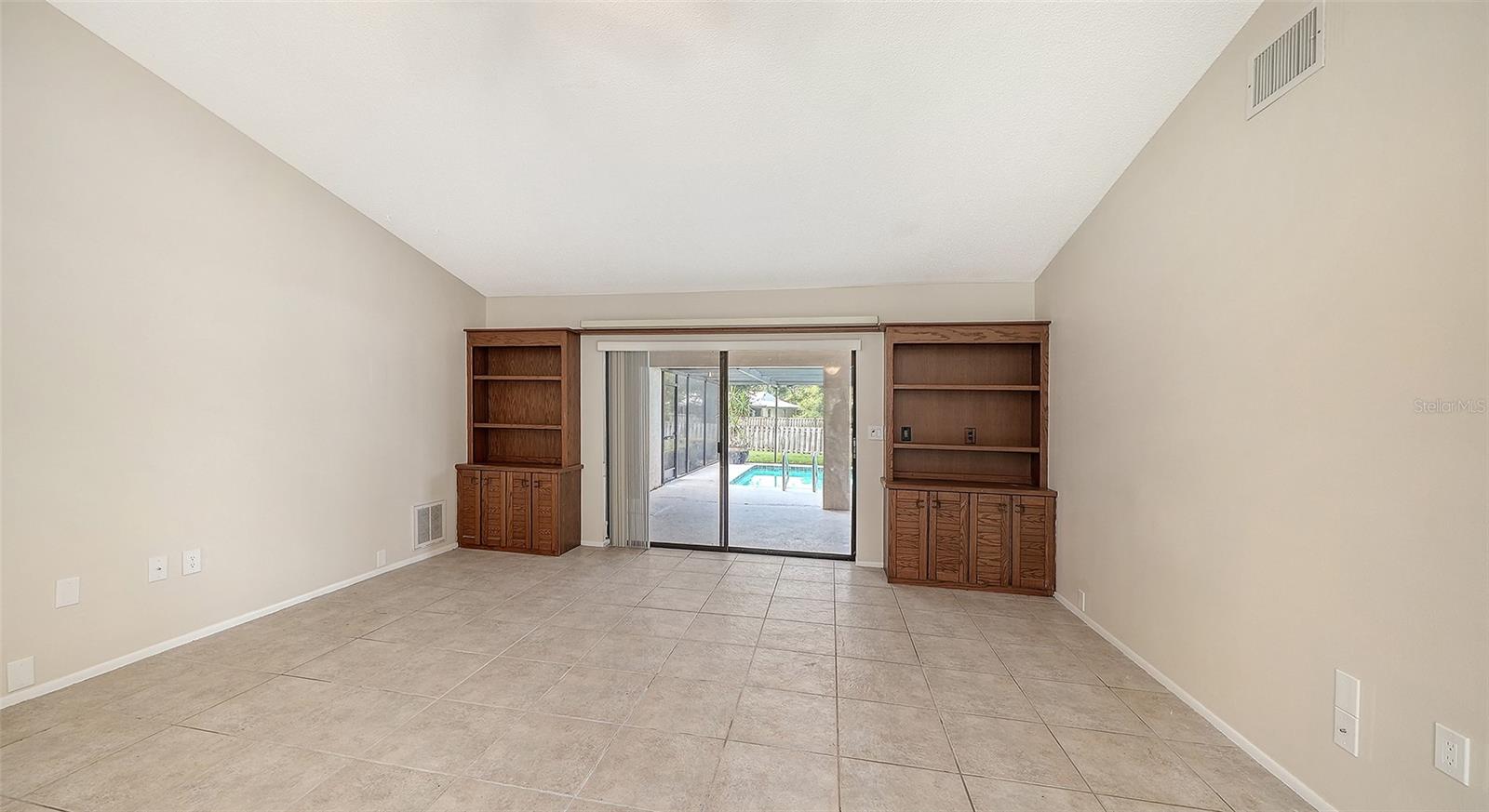 COUNTRY PLACE - Residential