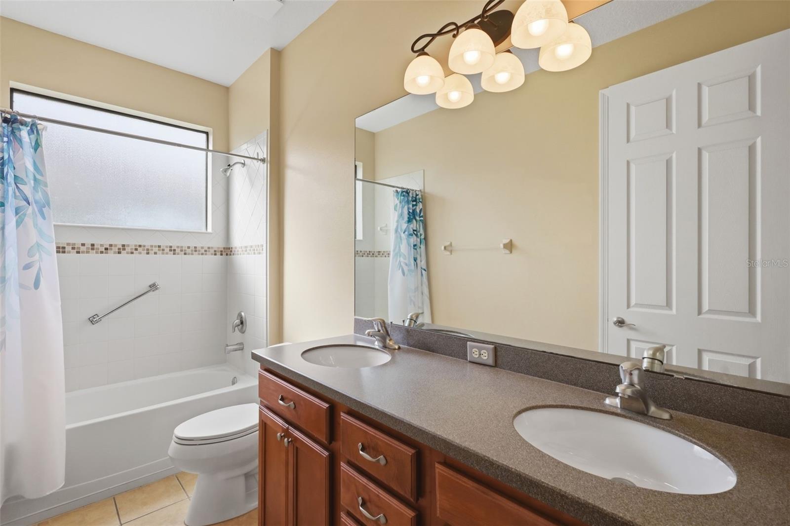 LAKES OF MOUNT DORA - Residential
