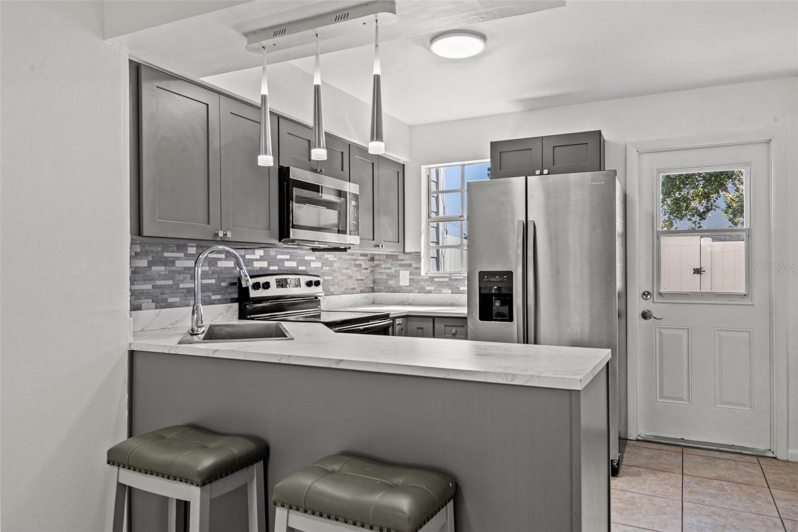 PINEBROOK ESTATES - Residential Lease