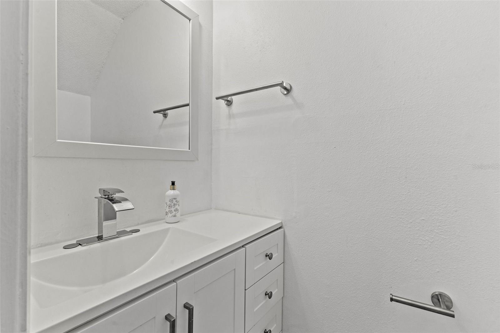PINEBROOK ESTATES - Residential Lease