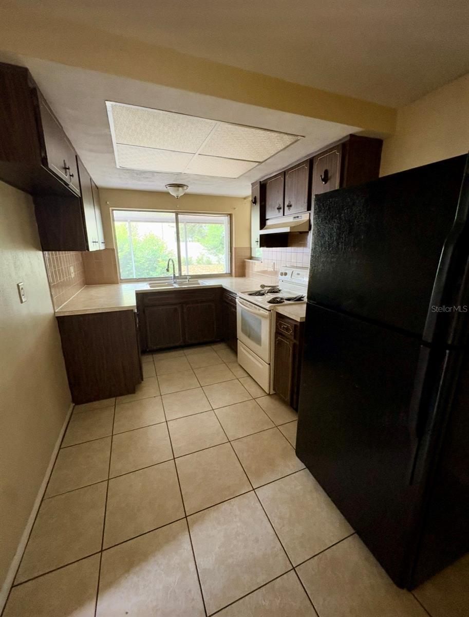 EMBASSY HILLS - Residential Lease