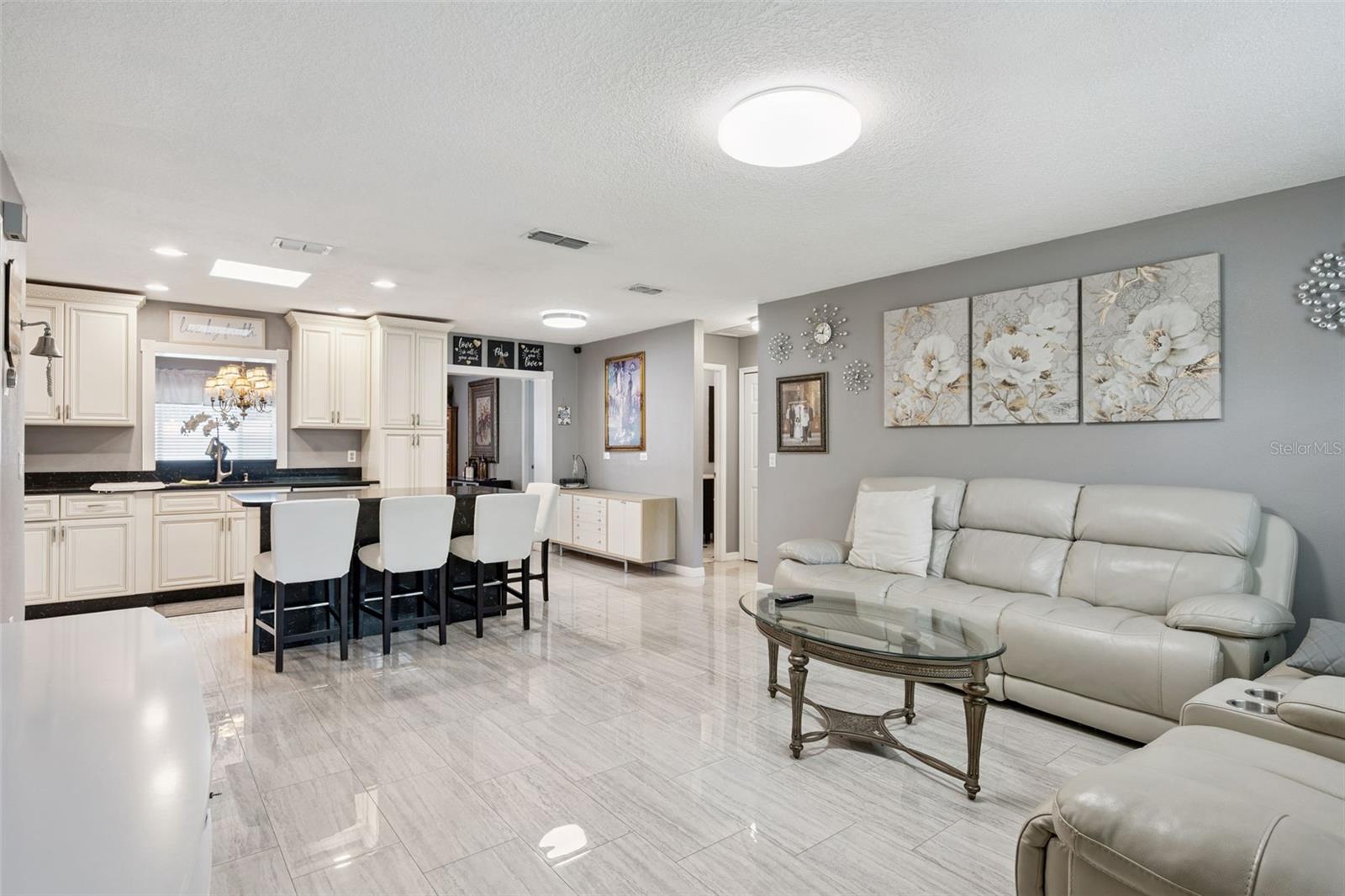 SUNSHINE GARDENS - Residential