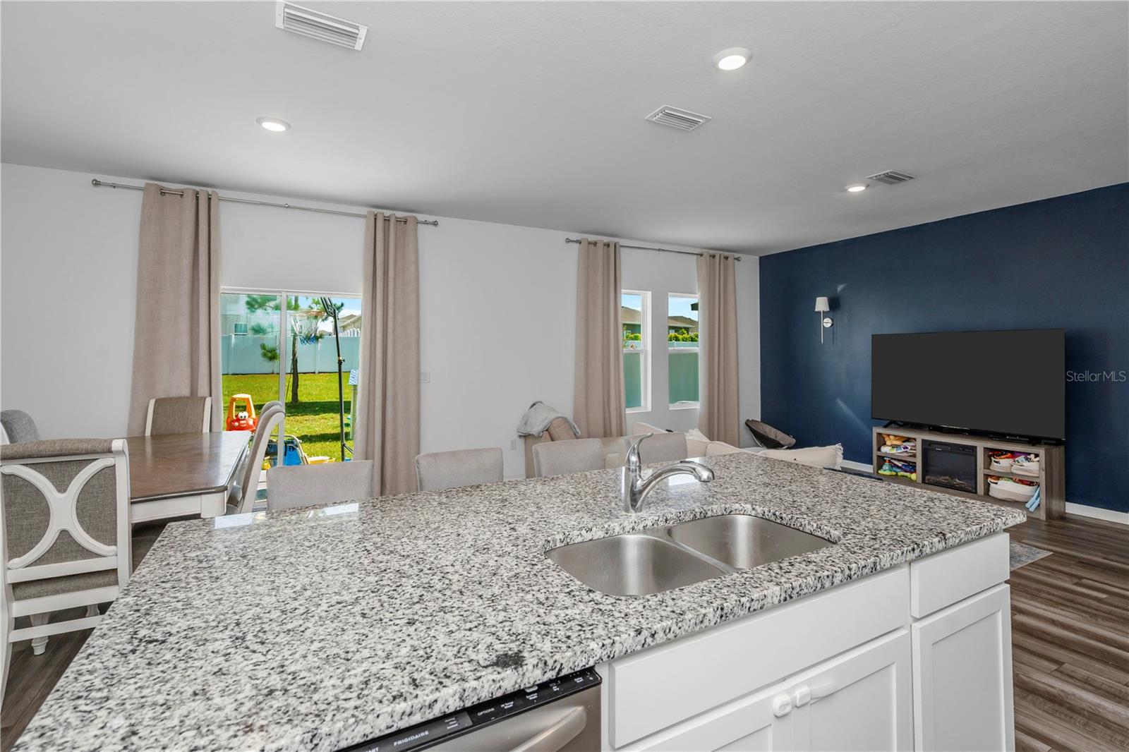 HIDDEN CREEK - Residential
