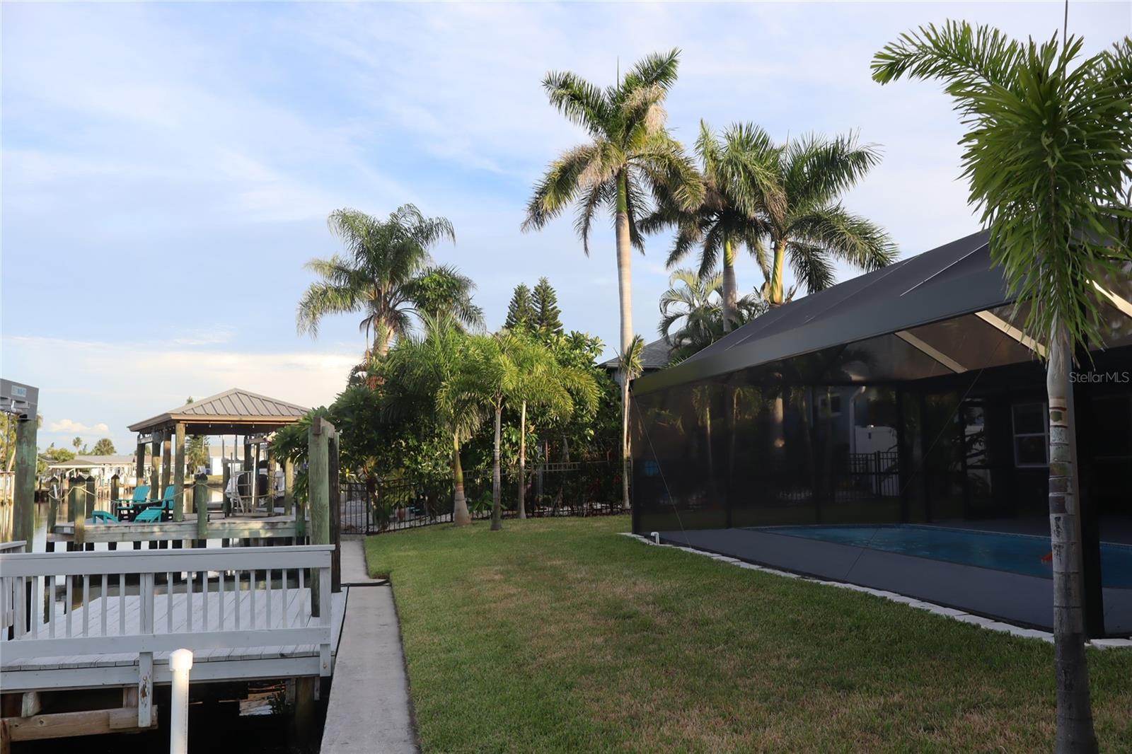 APOLLO BEACH UNIT 08 A RESUBDI - Residential