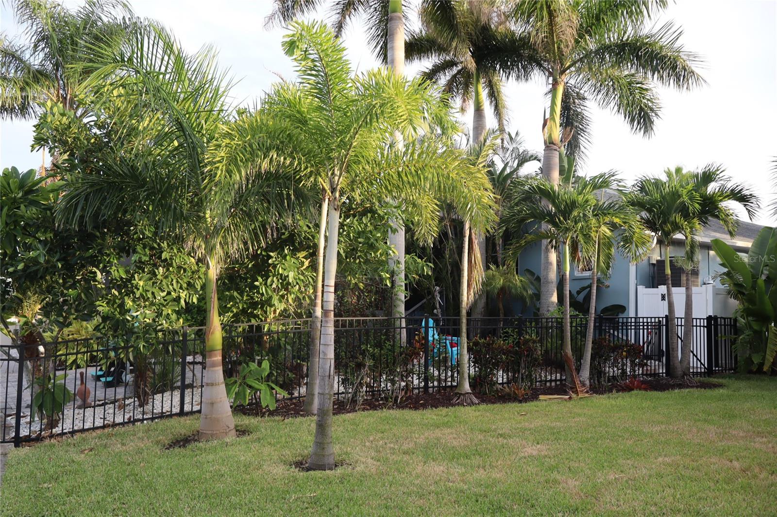 APOLLO BEACH UNIT 08 A RESUBDI - Residential