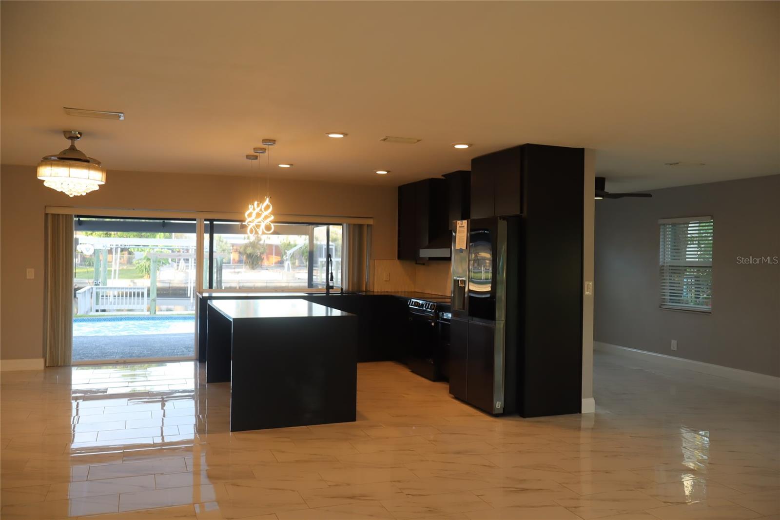 APOLLO BEACH UNIT 08 A RESUBDI - Residential