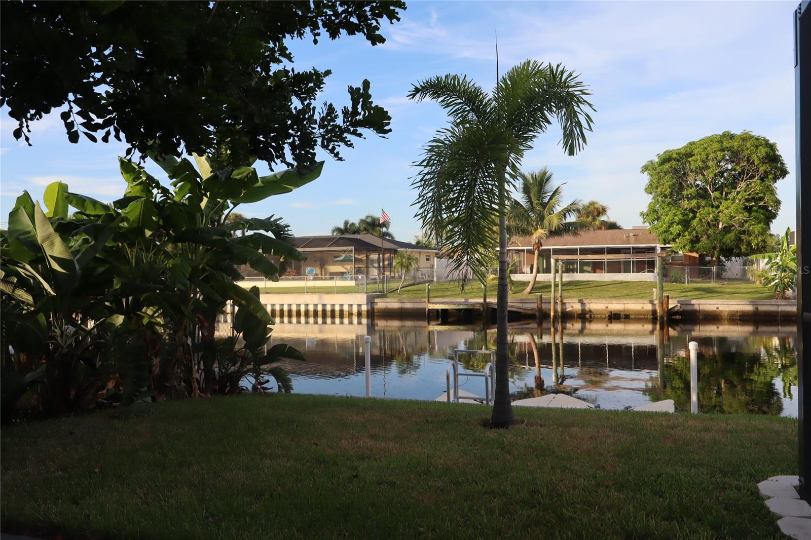 APOLLO BEACH UNIT 08 A RESUBDI - Residential