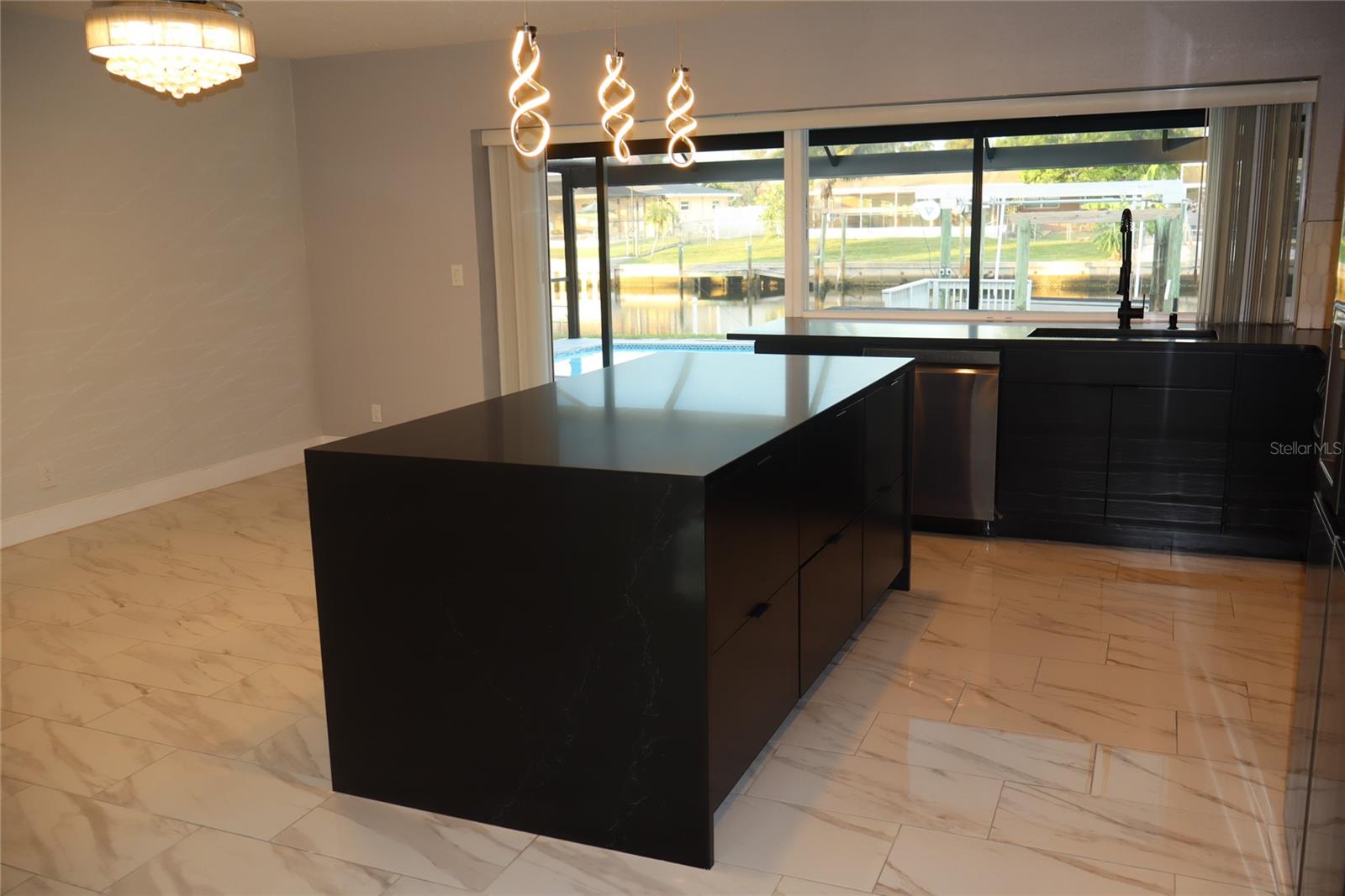 APOLLO BEACH UNIT 08 A RESUBDI - Residential