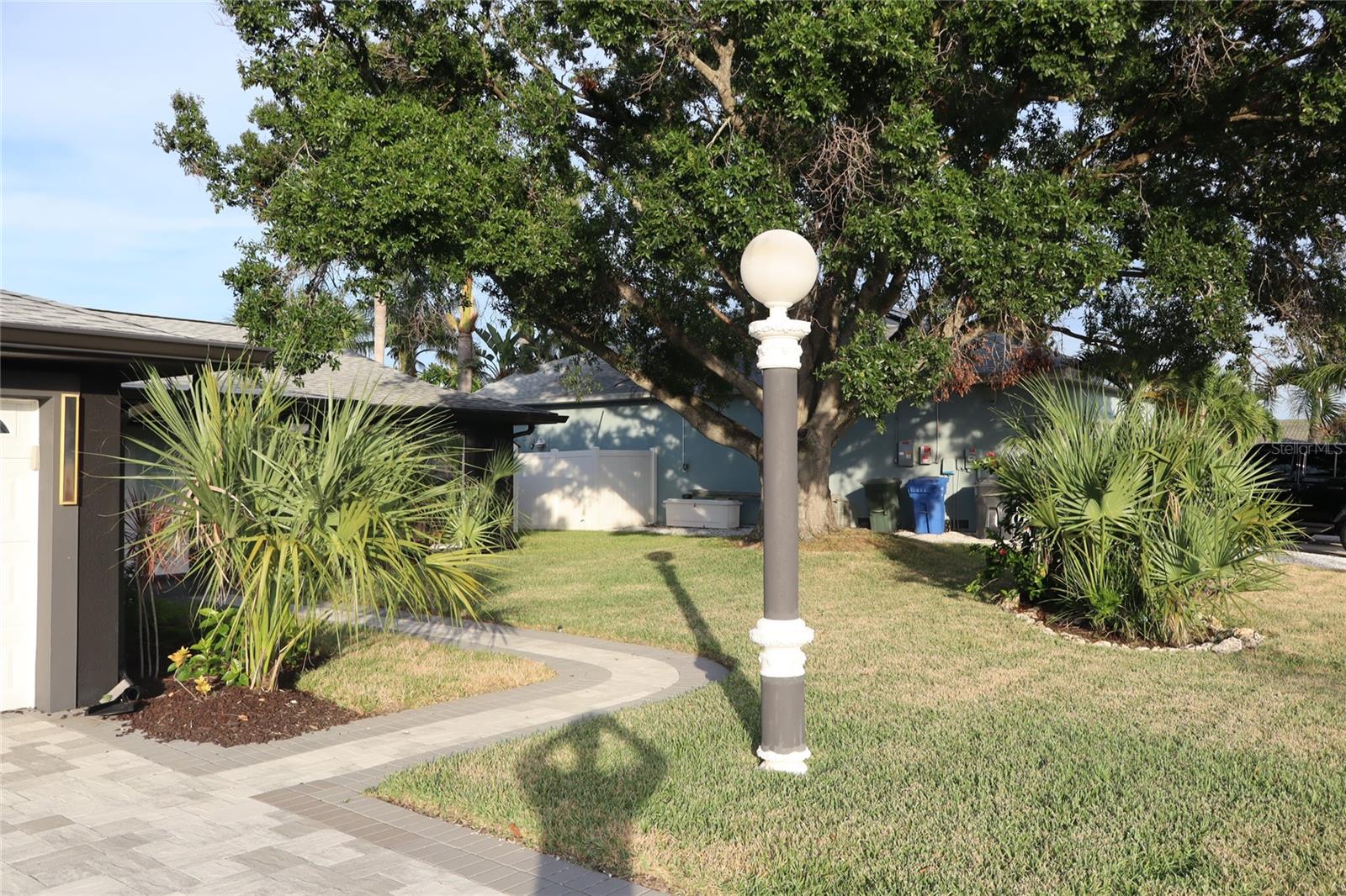 APOLLO BEACH UNIT 08 A RESUBDI - Residential