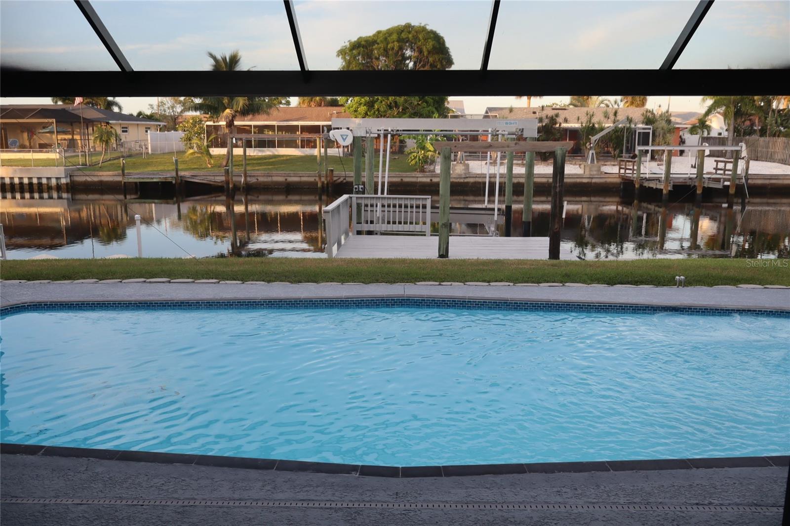 APOLLO BEACH UNIT 08 A RESUBDI - Residential