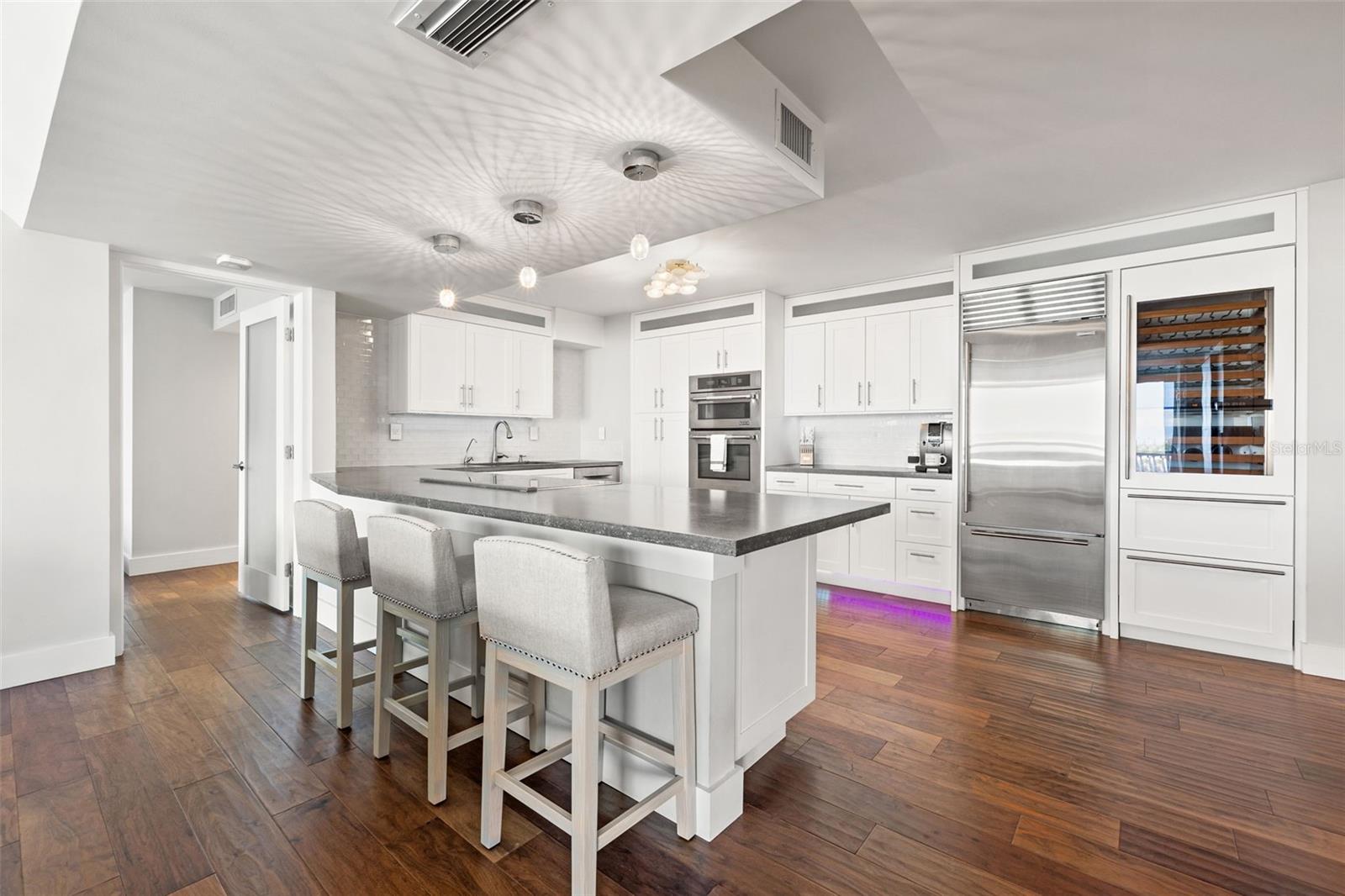TREASURE ISLAND TENNIS & YACHT CLUB - Residential