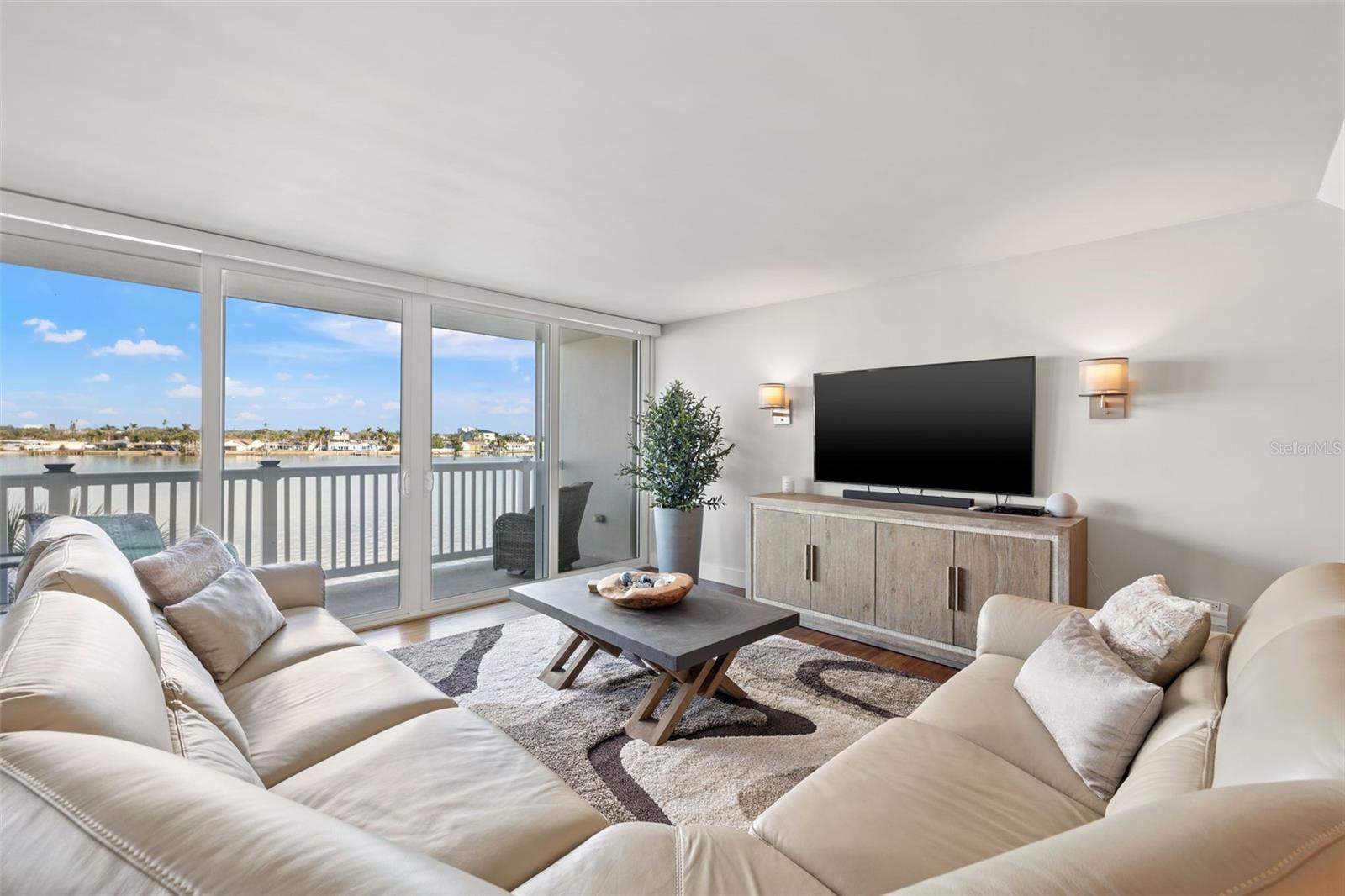 TREASURE ISLAND TENNIS & YACHT CLUB - Residential