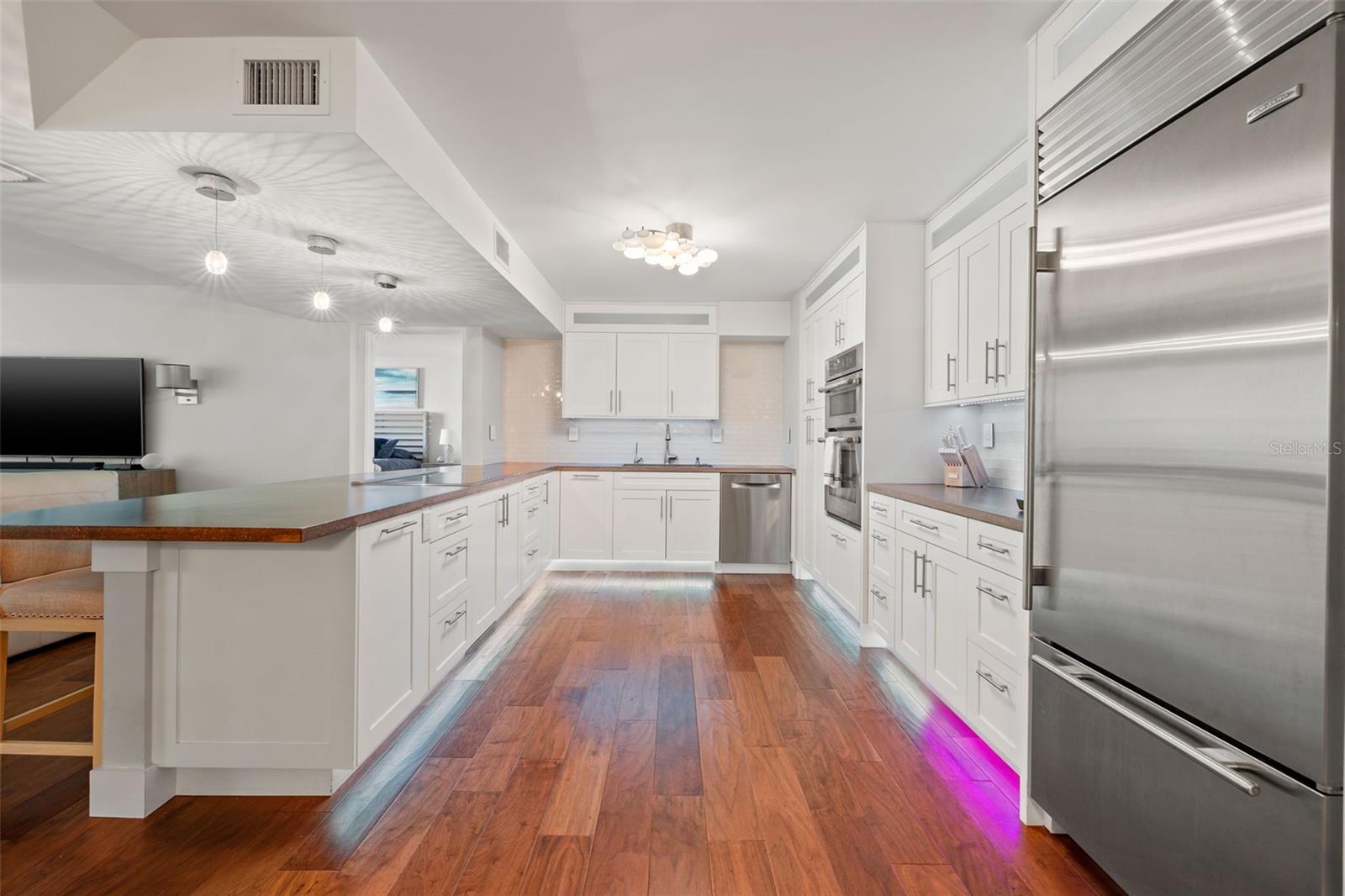 TREASURE ISLAND TENNIS & YACHT CLUB - Residential