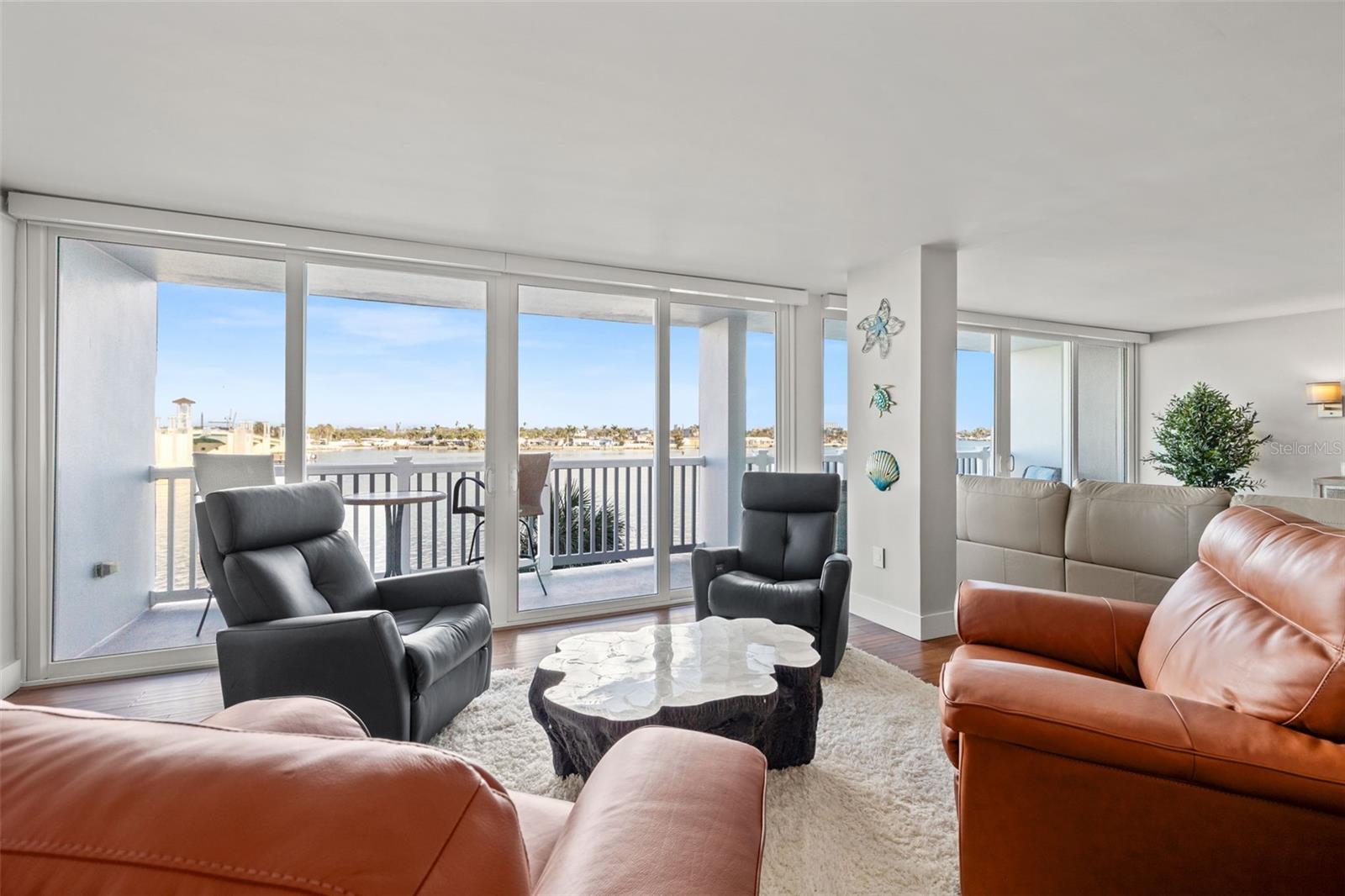 TREASURE ISLAND TENNIS & YACHT CLUB - Residential