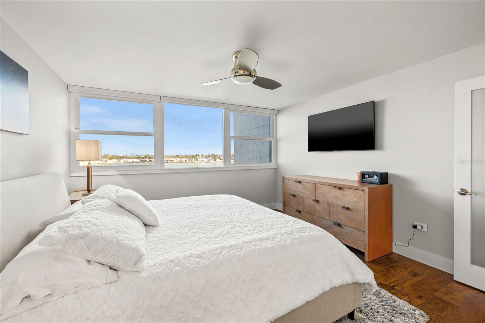 TREASURE ISLAND TENNIS & YACHT CLUB - Residential