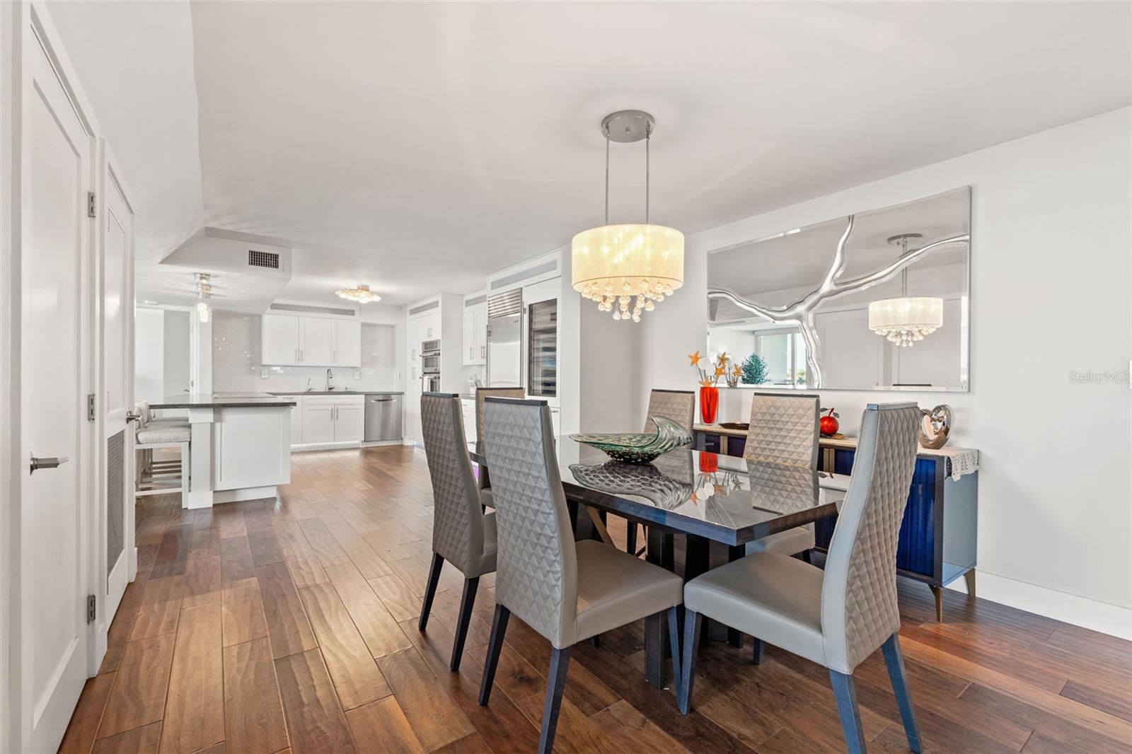 TREASURE ISLAND TENNIS & YACHT CLUB - Residential