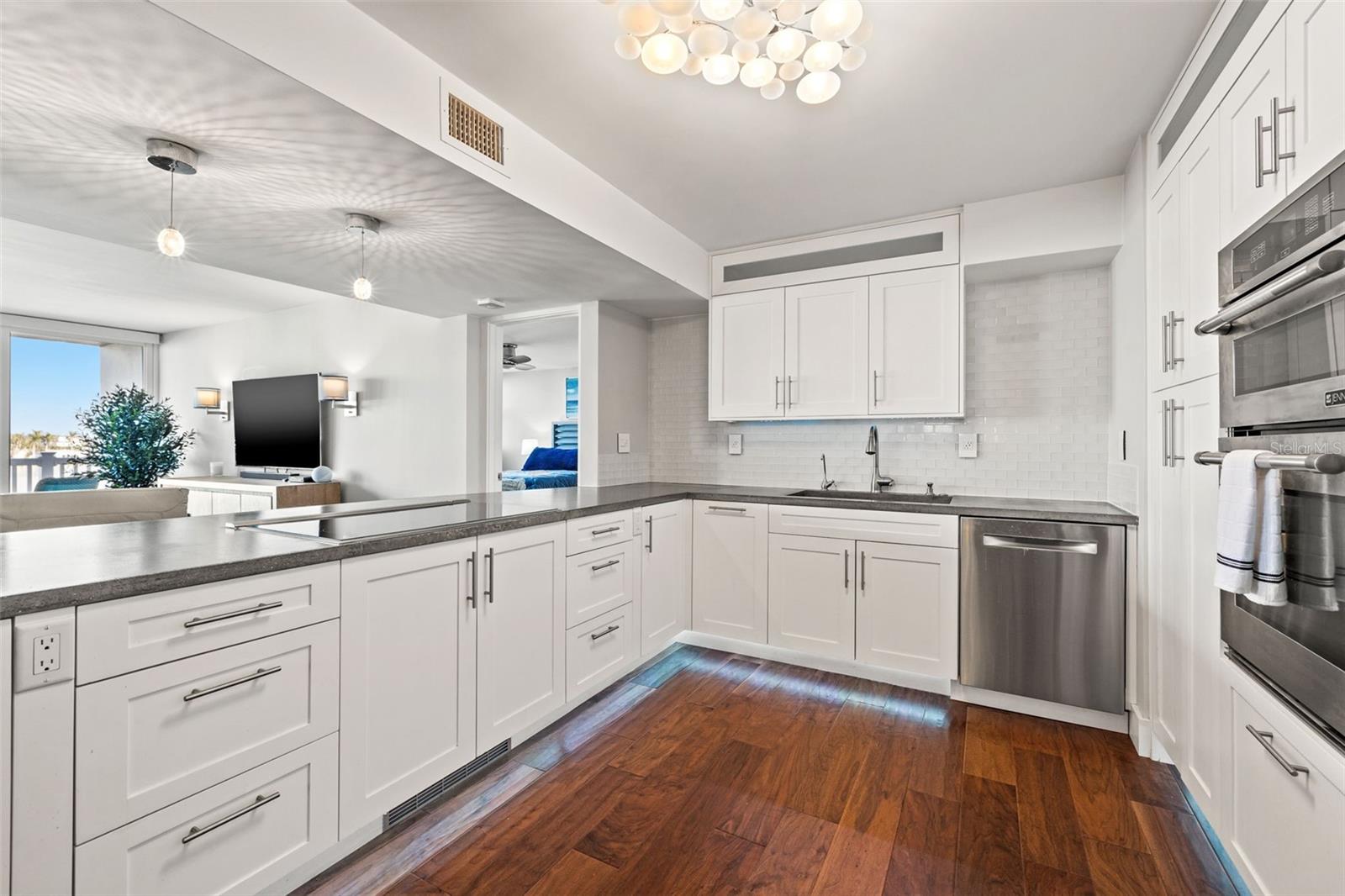 TREASURE ISLAND TENNIS & YACHT CLUB - Residential