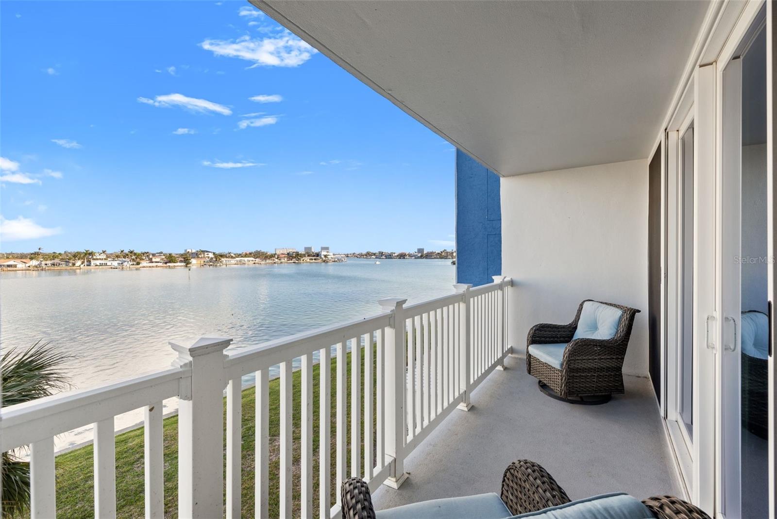 TREASURE ISLAND TENNIS & YACHT CLUB - Residential