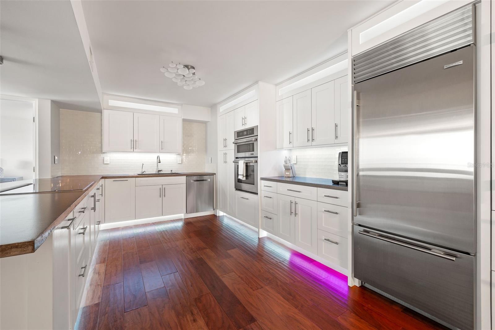 TREASURE ISLAND TENNIS & YACHT CLUB - Residential