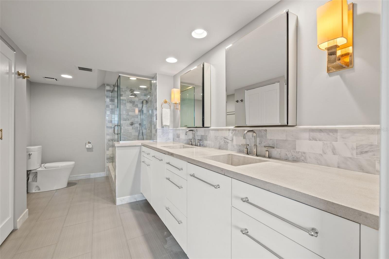 TREASURE ISLAND TENNIS & YACHT CLUB - Residential