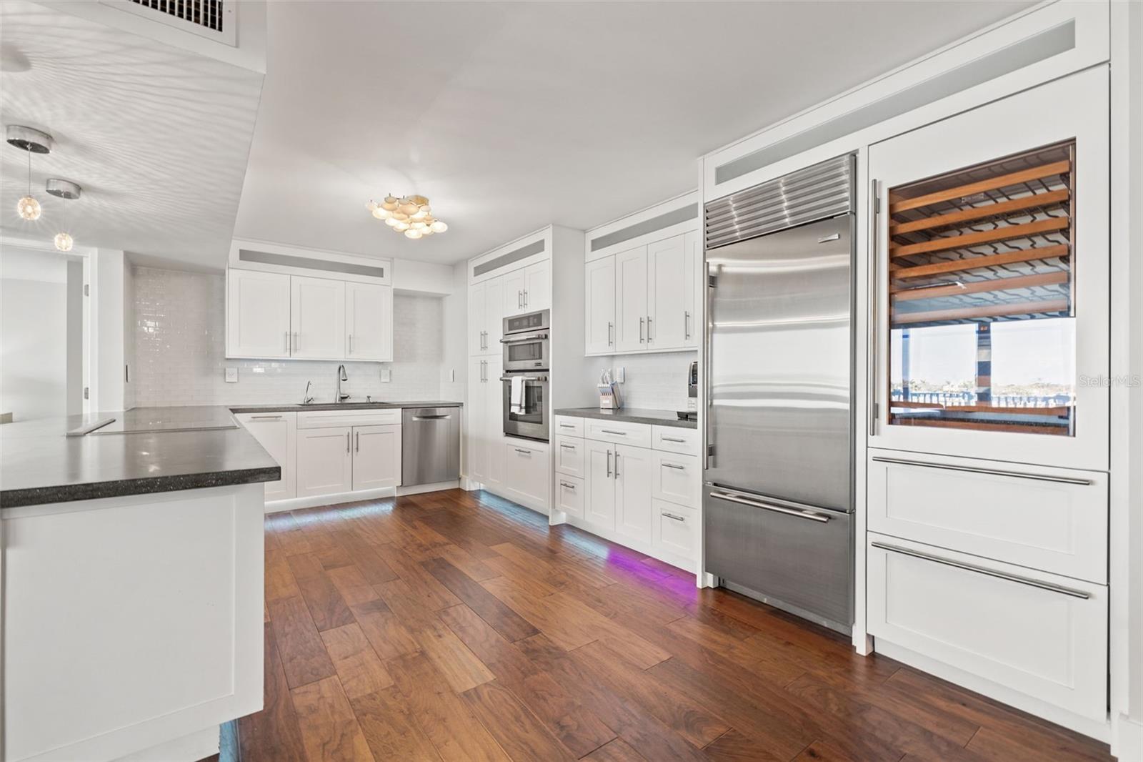 TREASURE ISLAND TENNIS & YACHT CLUB - Residential