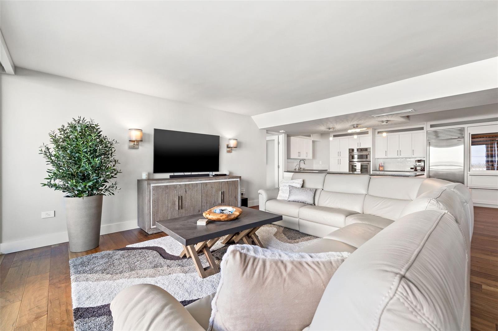 TREASURE ISLAND TENNIS & YACHT CLUB - Residential
