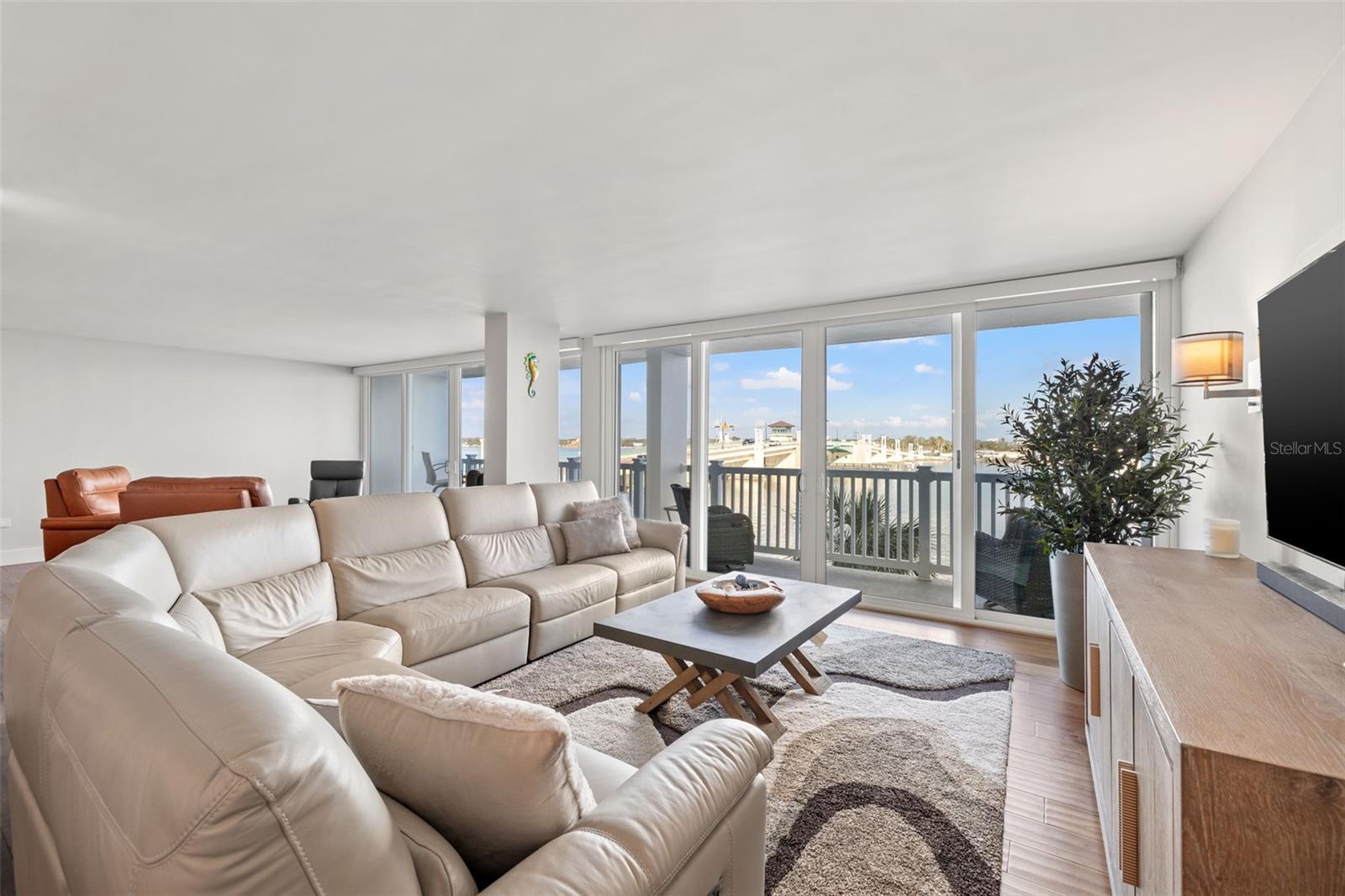 TREASURE ISLAND TENNIS & YACHT CLUB - Residential