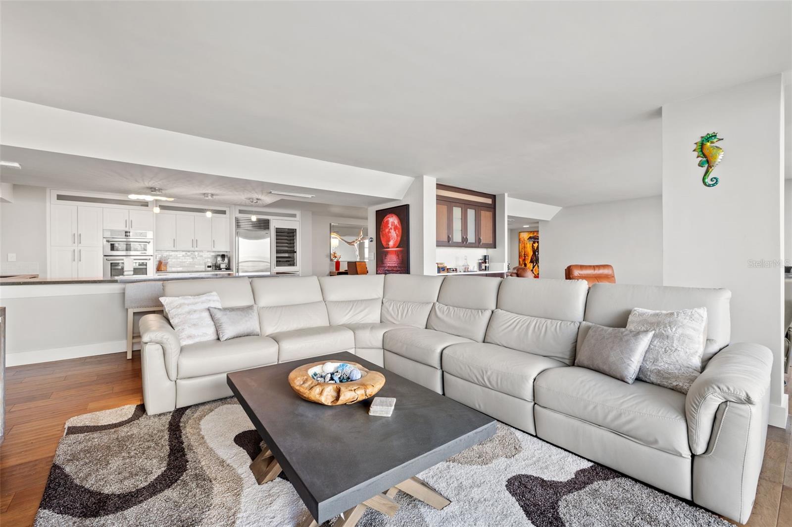 TREASURE ISLAND TENNIS & YACHT CLUB - Residential