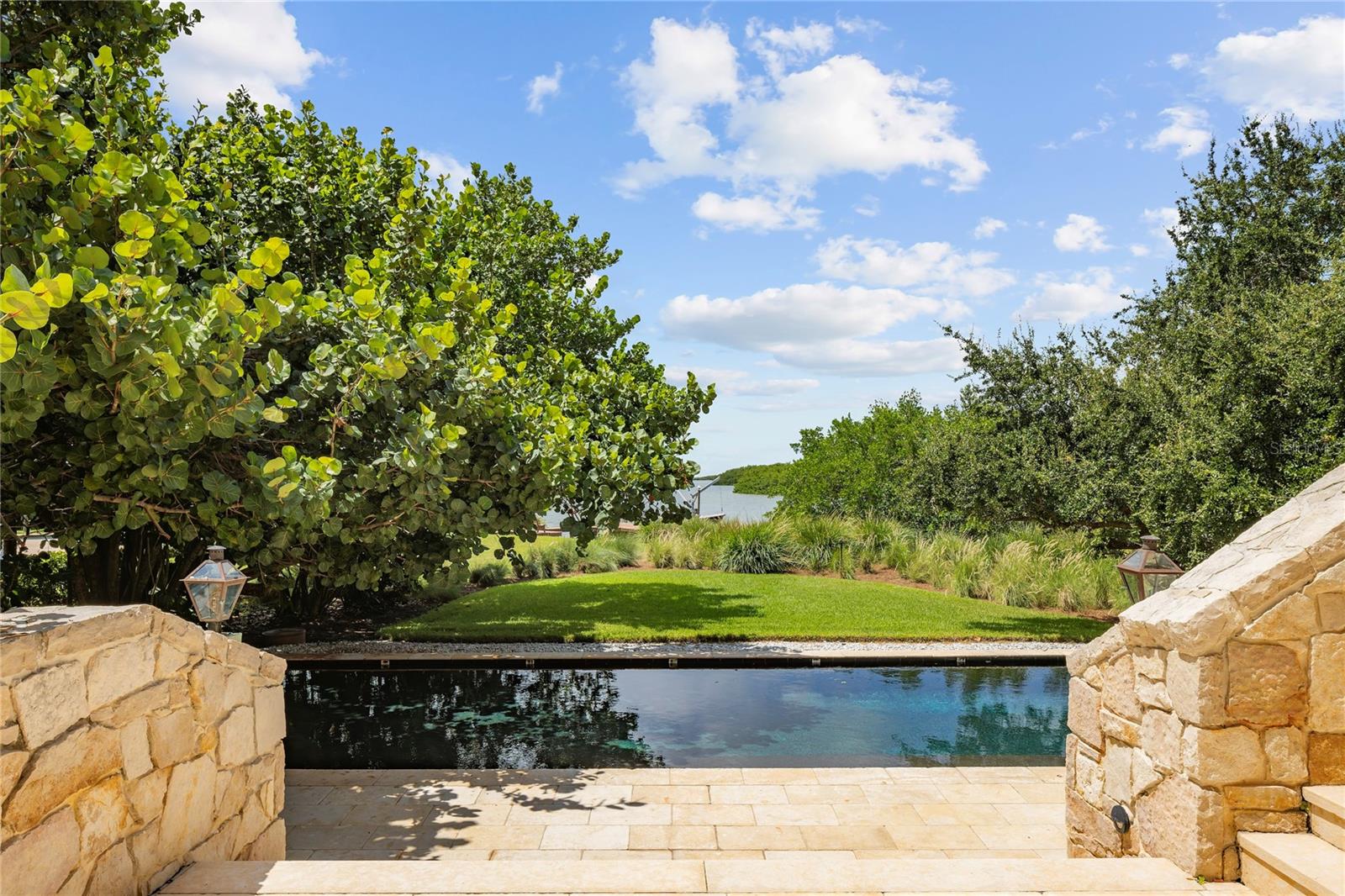 TIERRA VERDE - Residential
