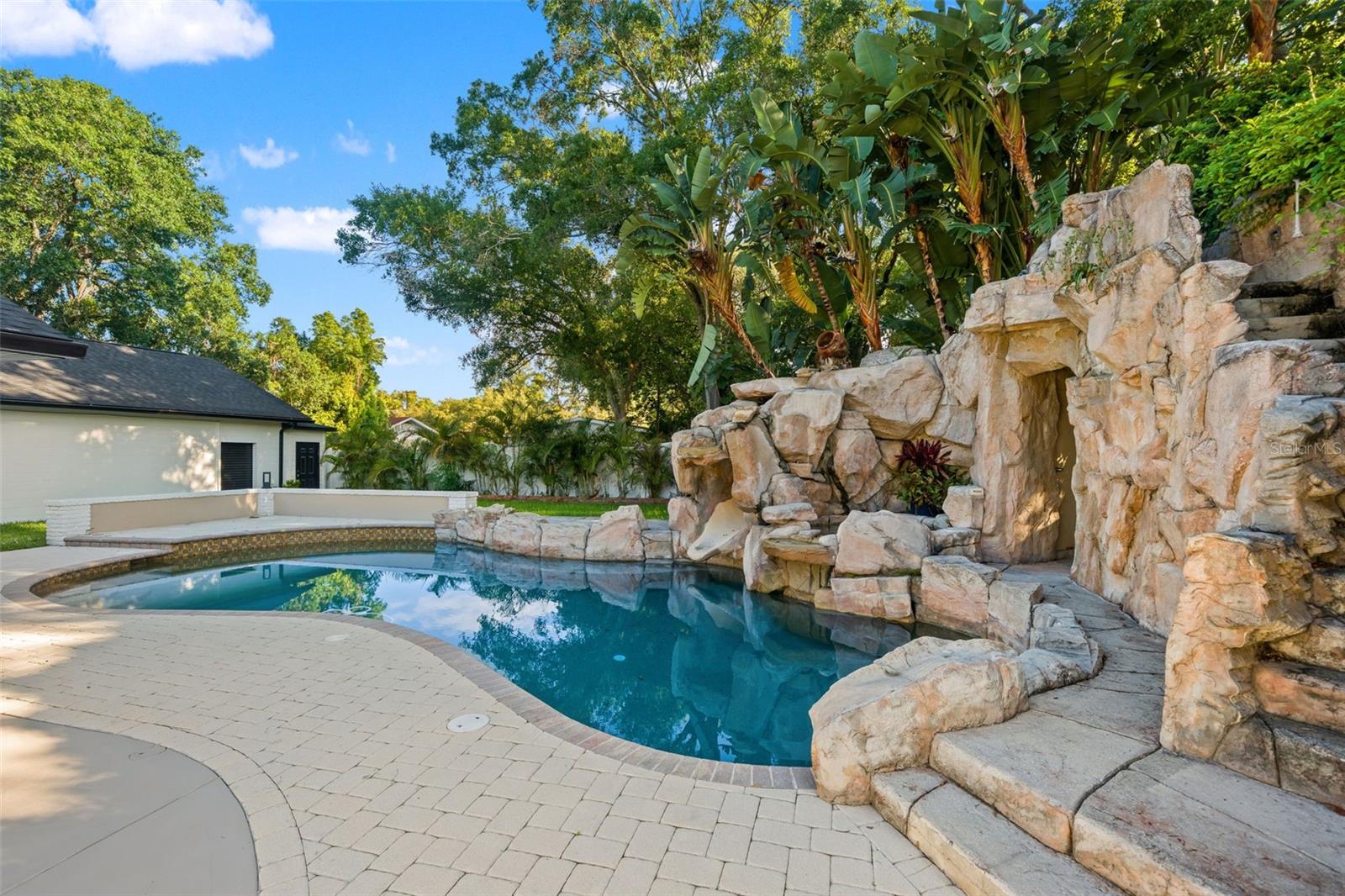 LAKESIDE TERRACE - Residential