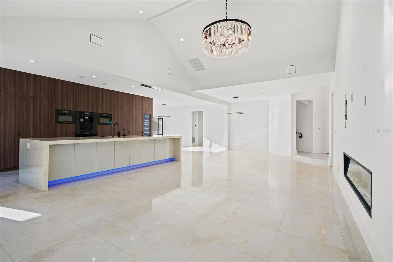 LAKESIDE TERRACE - Residential