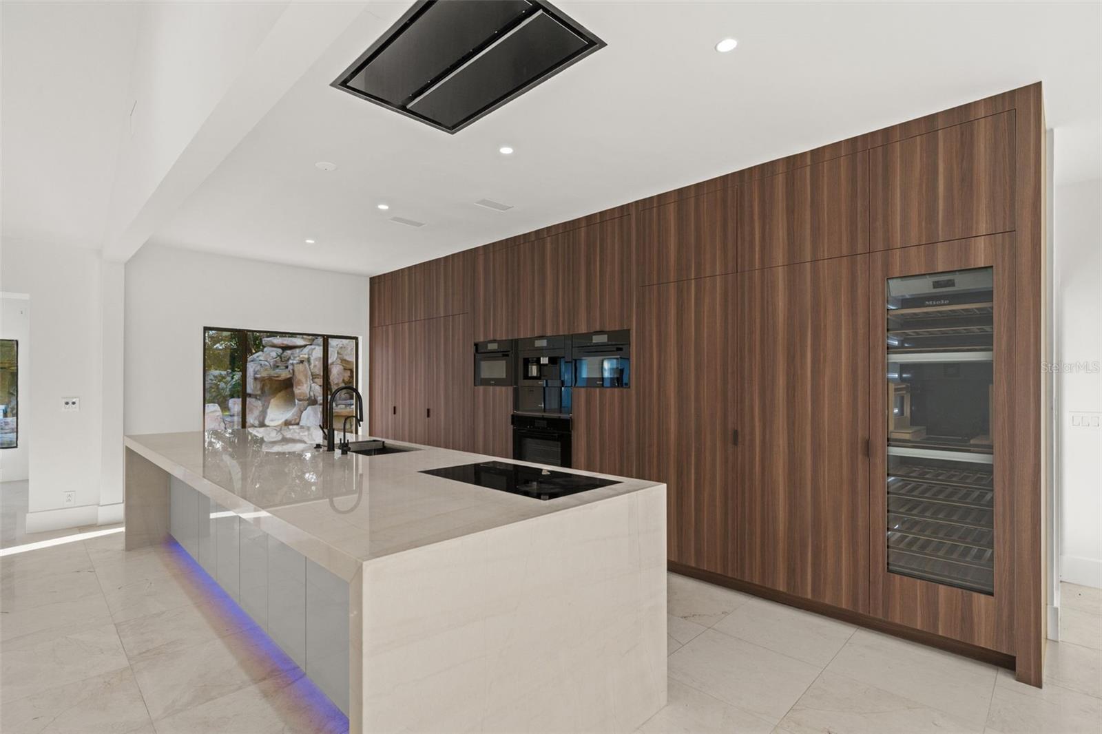 LAKESIDE TERRACE - Residential
