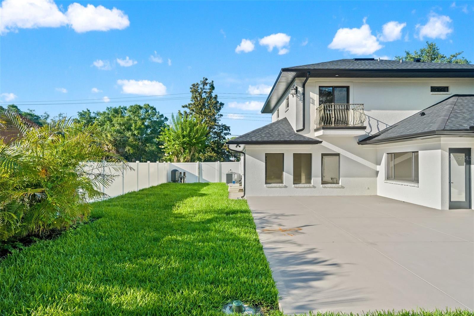 LAKESIDE TERRACE - Residential