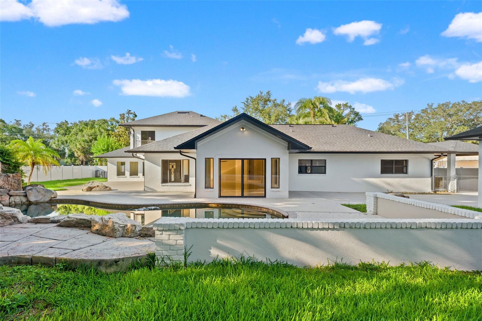 LAKESIDE TERRACE - Residential