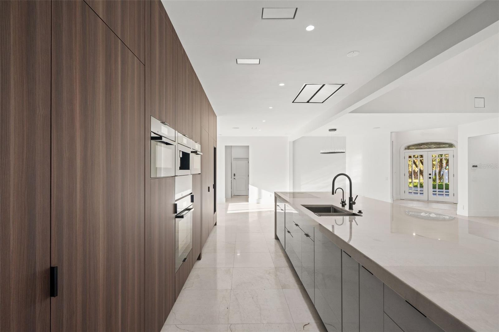LAKESIDE TERRACE - Residential