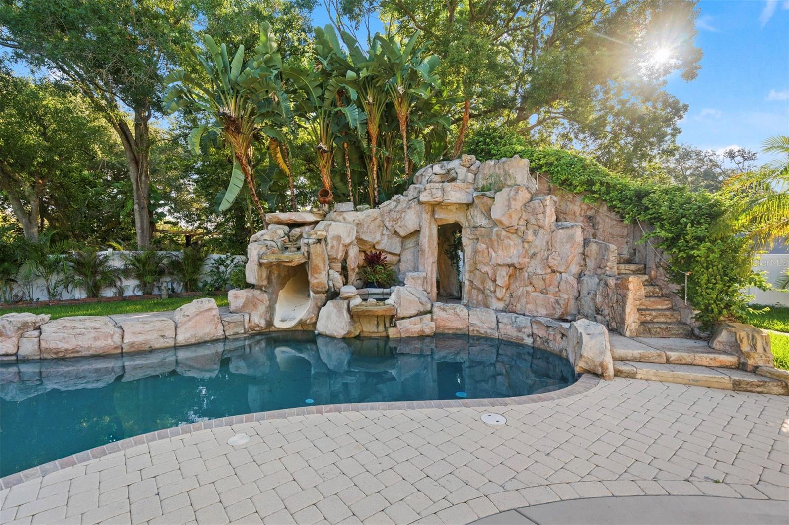 LAKESIDE TERRACE - Residential