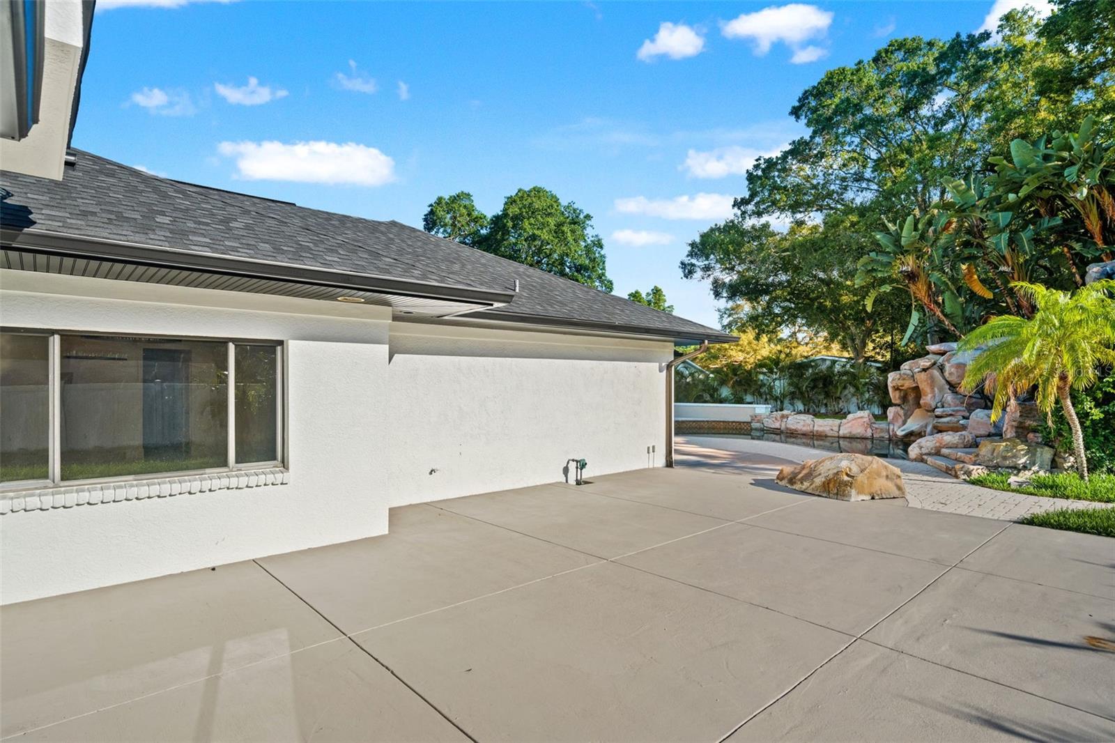LAKESIDE TERRACE - Residential