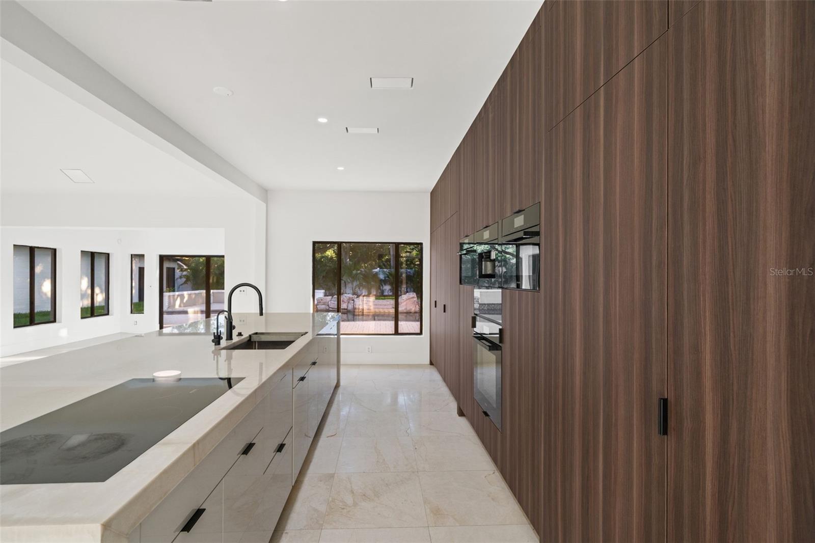 LAKESIDE TERRACE - Residential