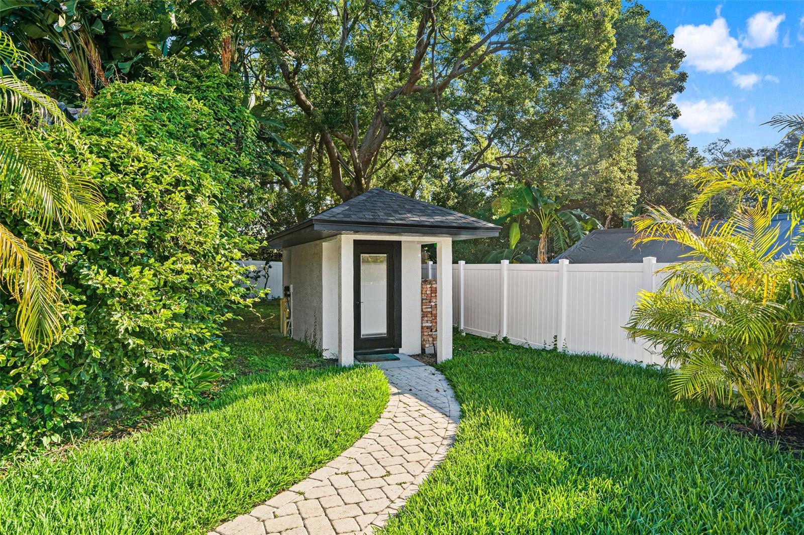 LAKESIDE TERRACE - Residential