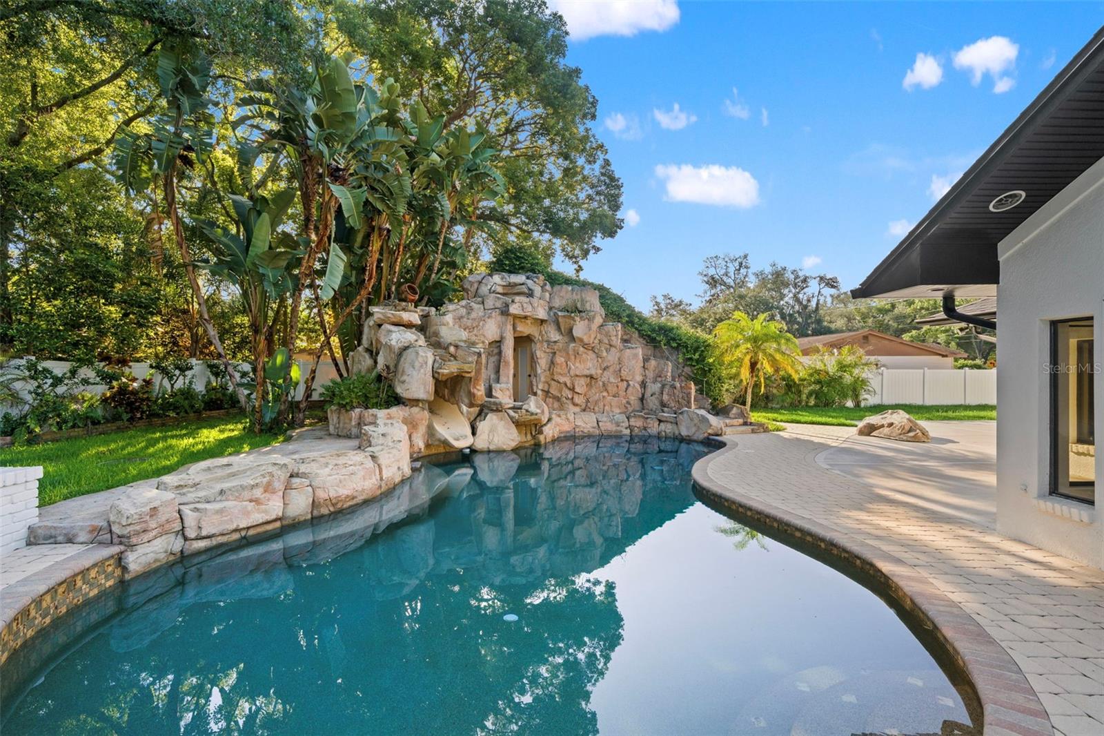 LAKESIDE TERRACE - Residential