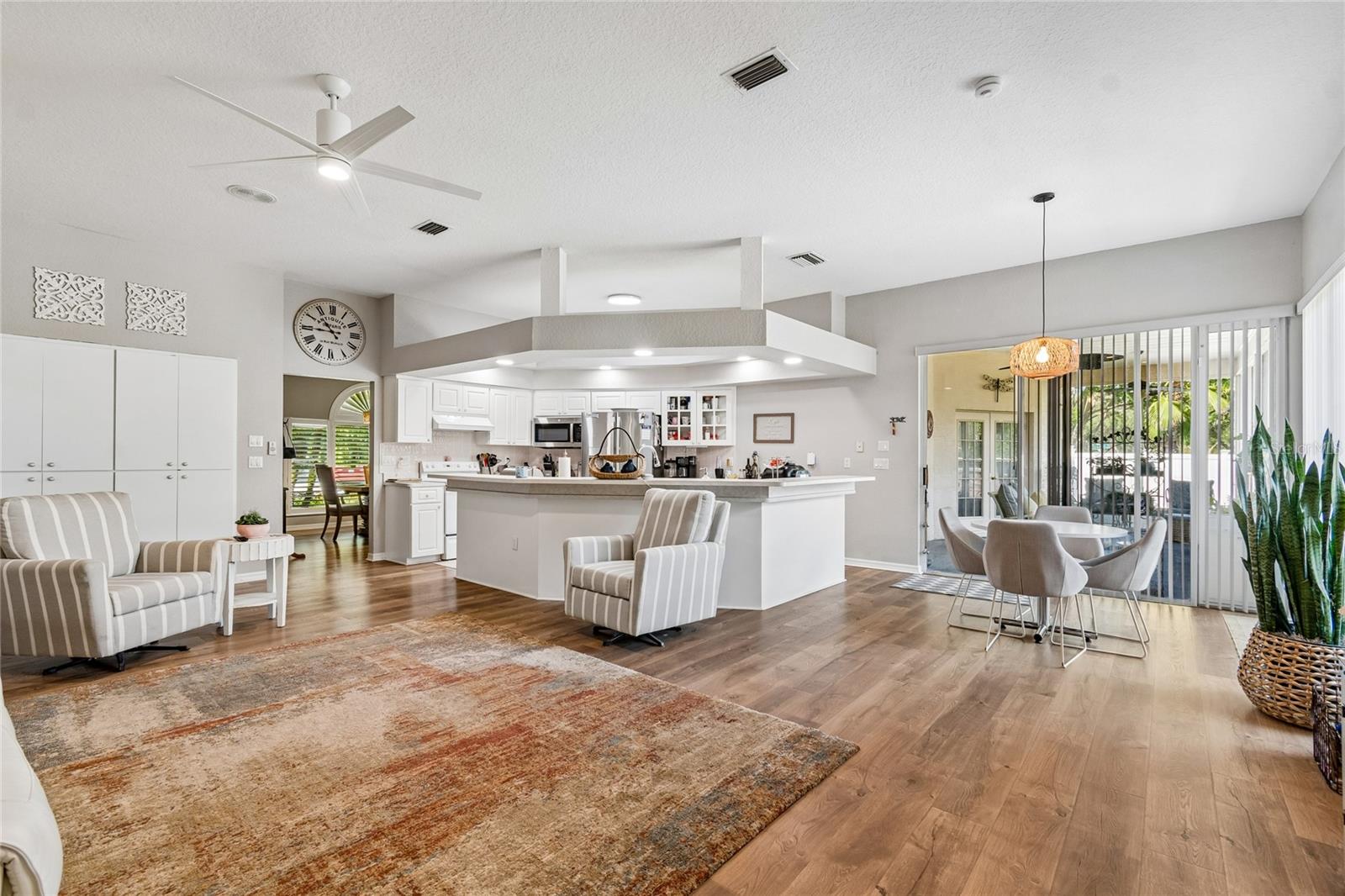 WYNDHAM LAKE - Residential