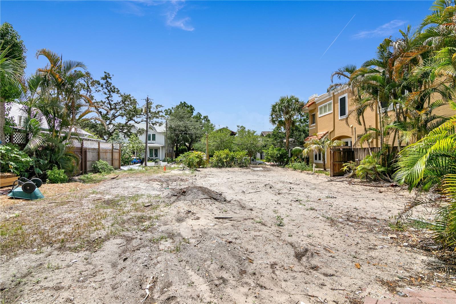 HYDE PARK WEST - Land