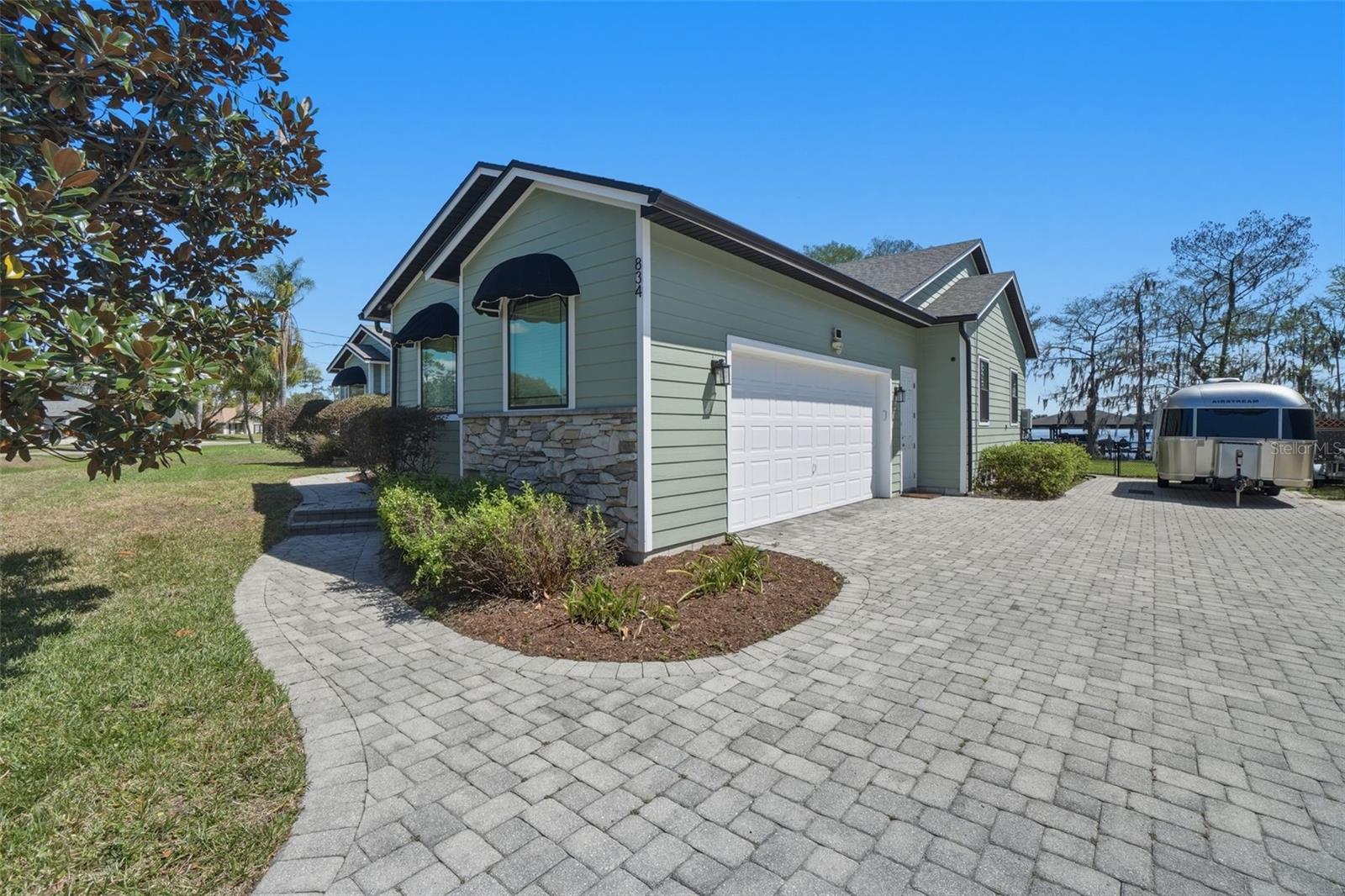 LAKE MILLS SHORES - Residential