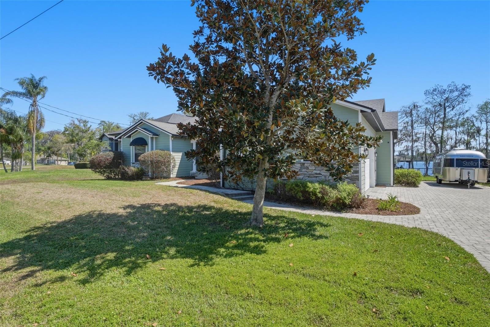 LAKE MILLS SHORES - Residential